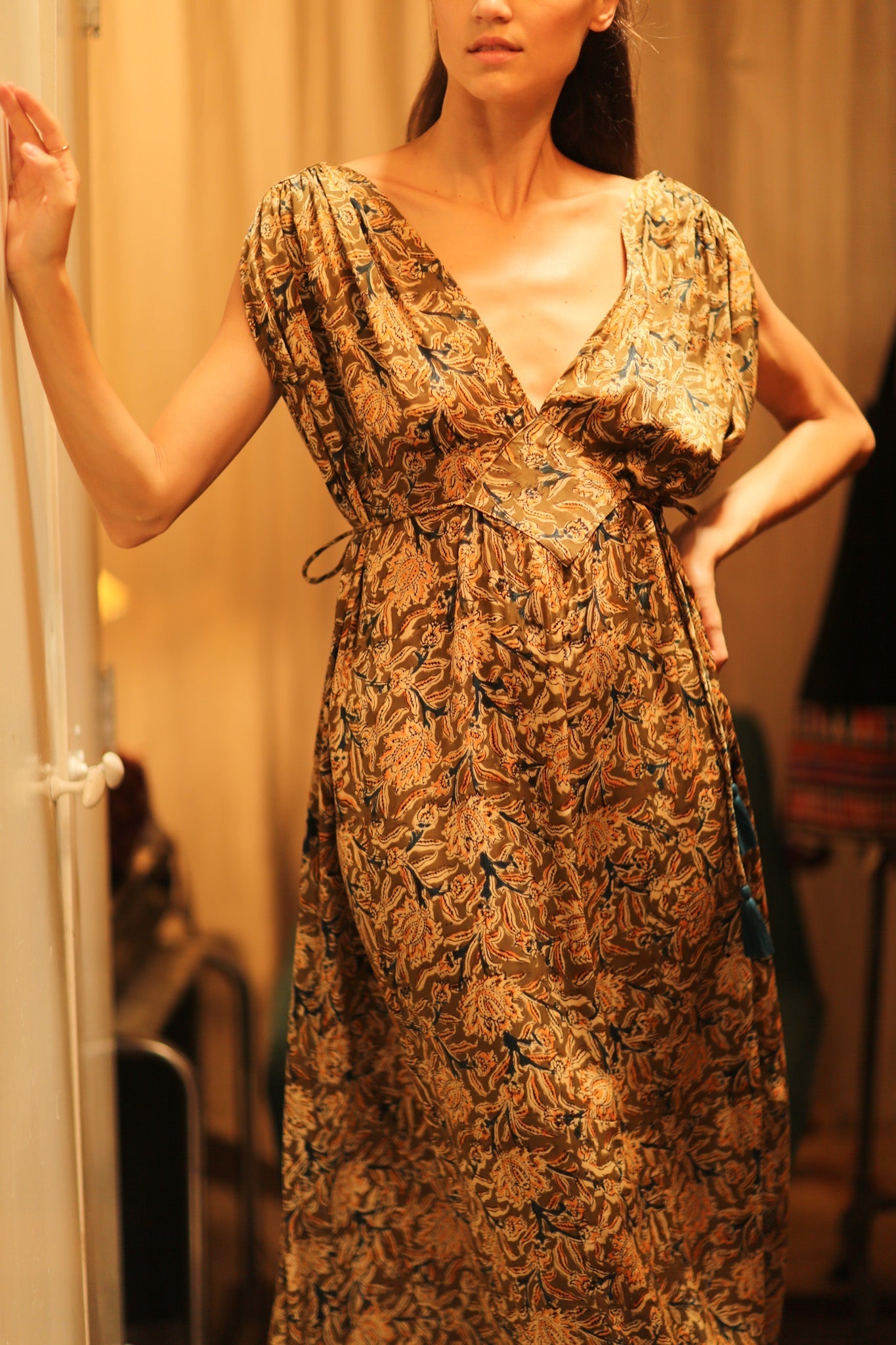 VICTORIA SILK DRESS CARNIVORE COFFEE