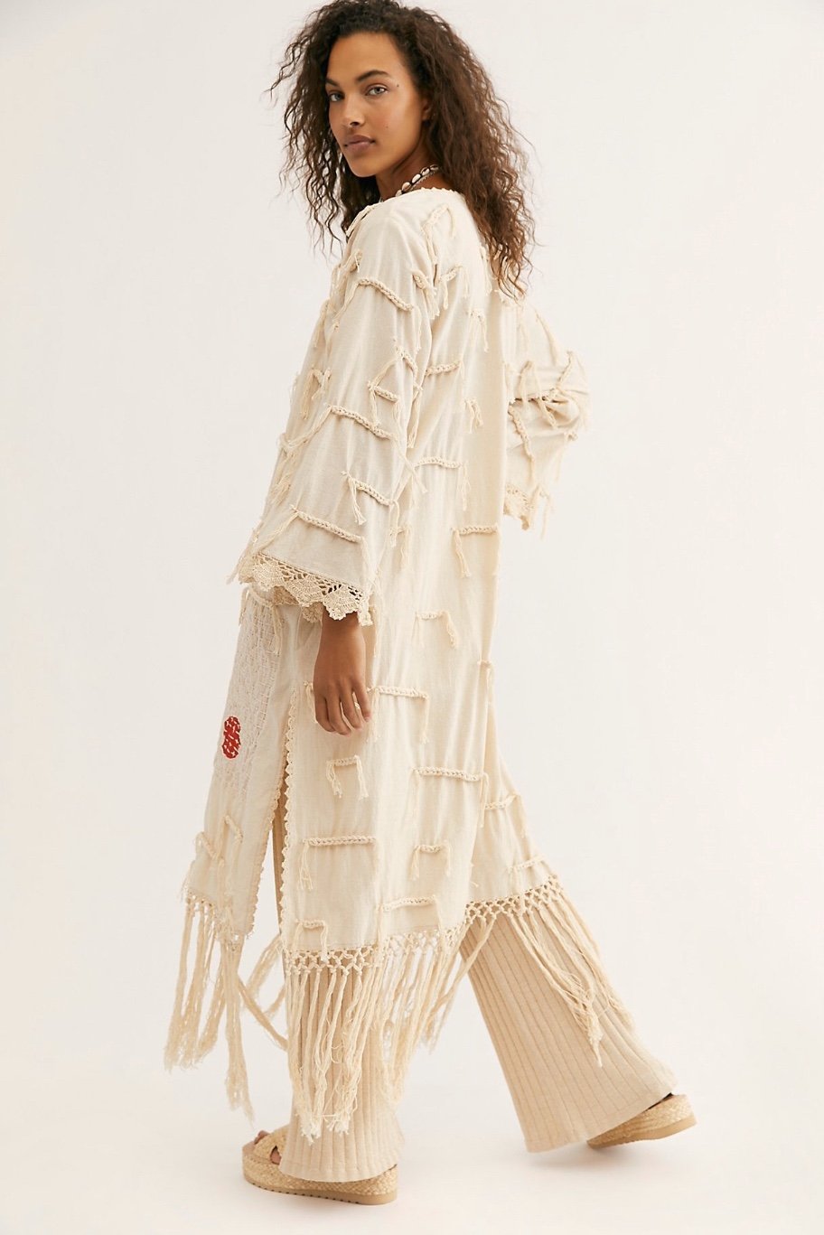 CREME AMELIA CROCHET FRINGE KIMONO