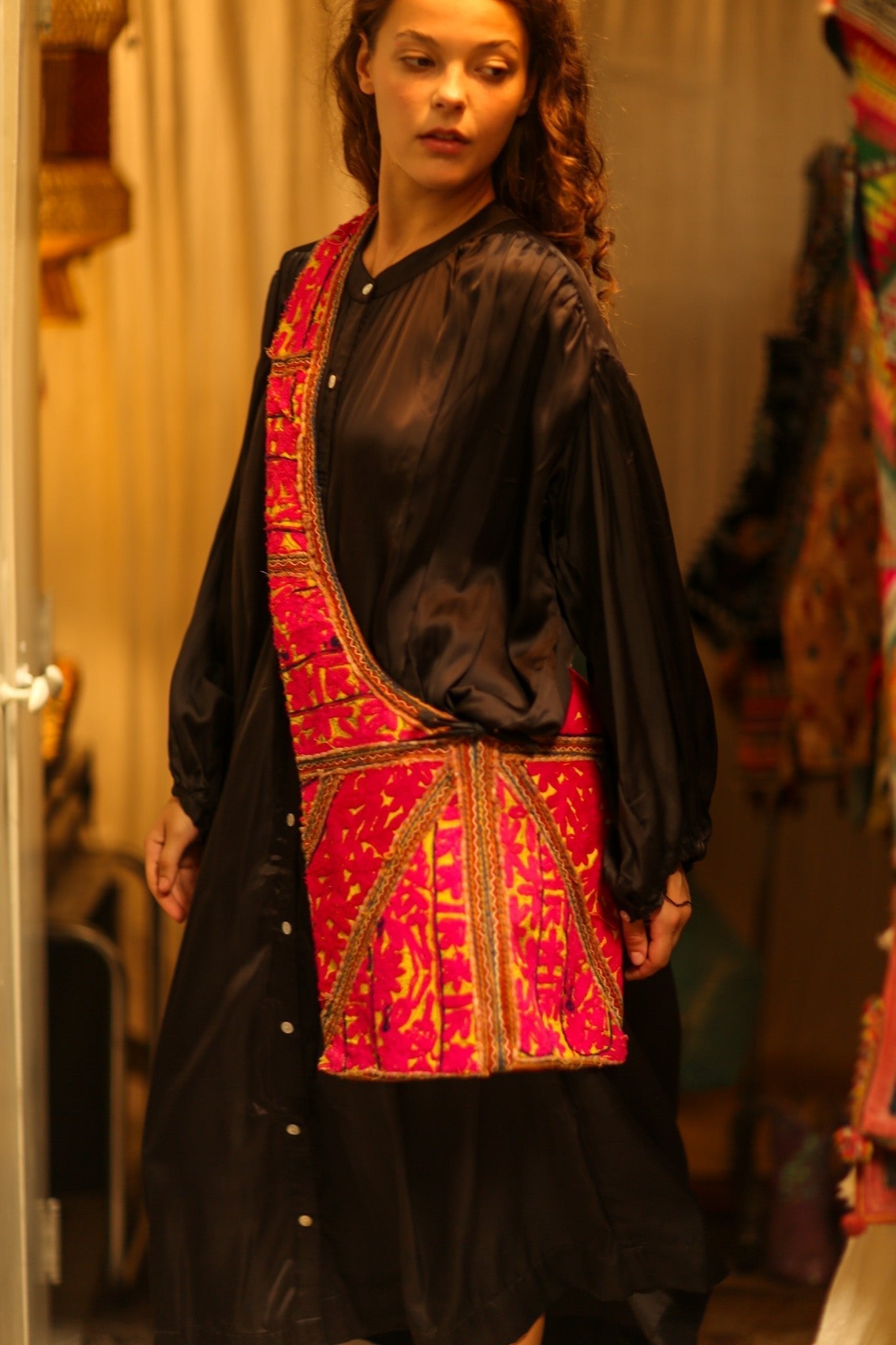 BIBI ARTISAN EMBROIDERED CROSSBODY BAG - MOMO STUDIO BERLIN - Berlin Concept Store - sustainable & ethical fashion