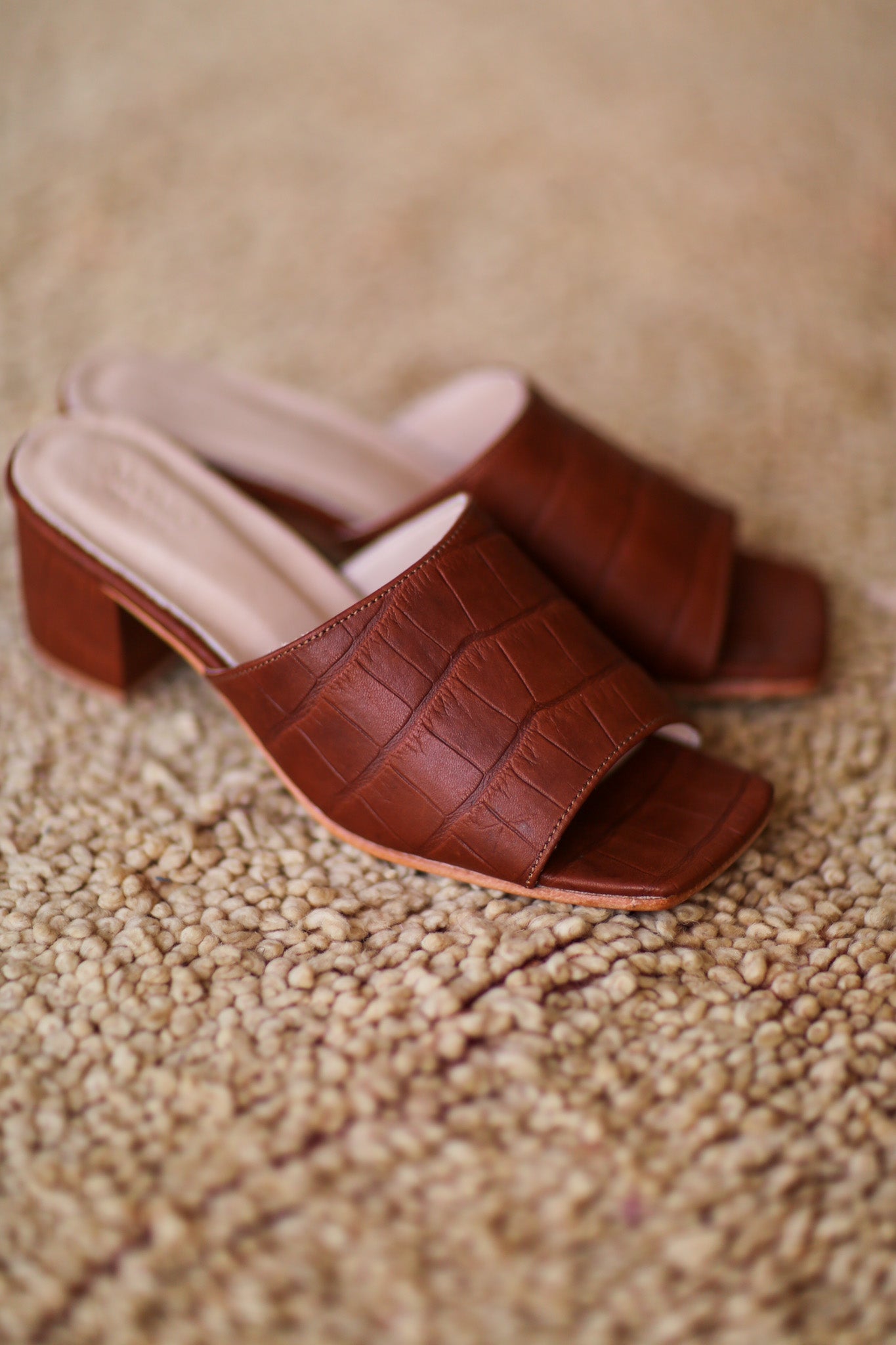 BROWN CROC EMBOSSED HEELED MULES PATTI - MOMO STUDIO BERLIN - Berlin Concept Store - sustainable & ethical fashion