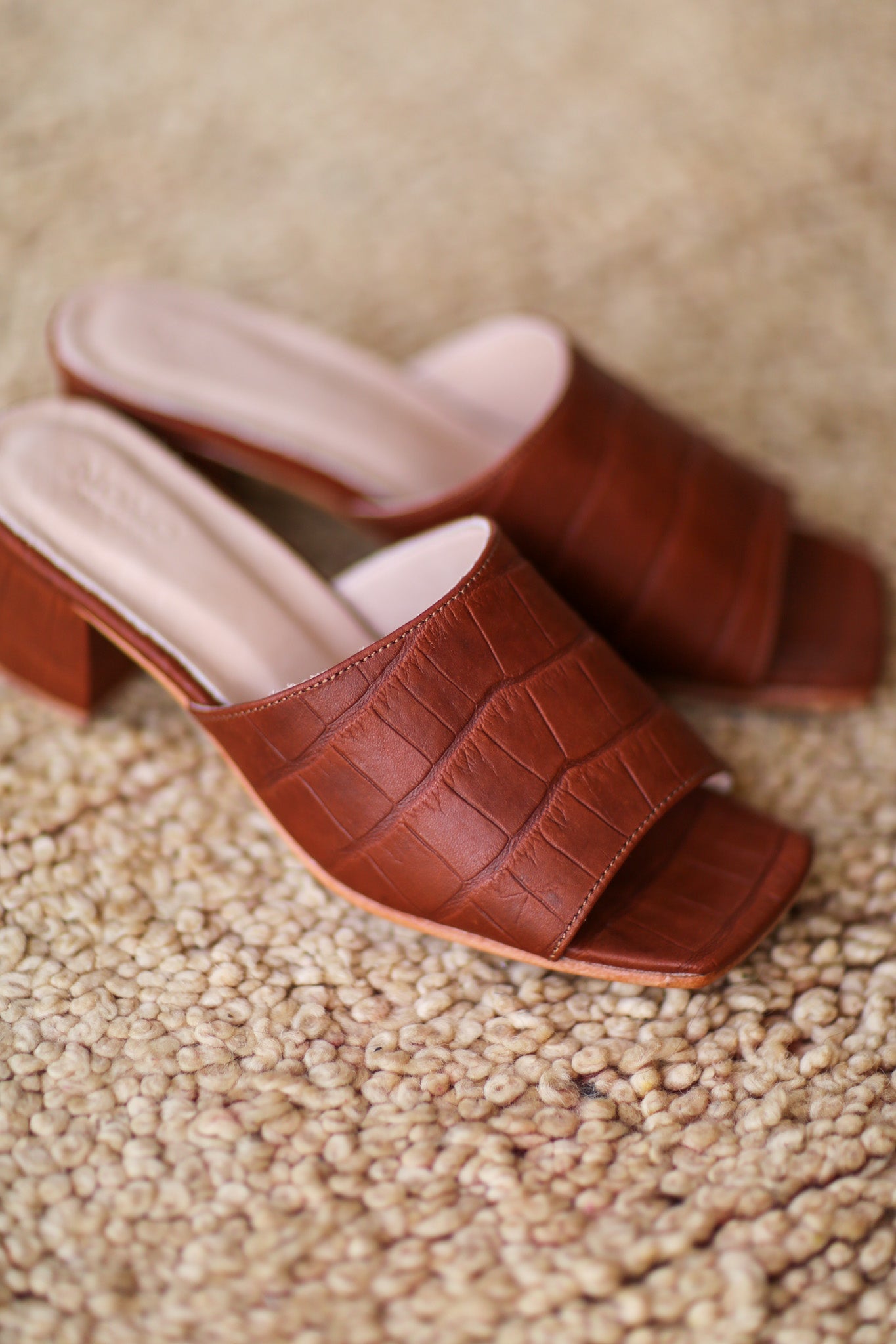 BROWN CROC EMBOSSED HEELED MULES PATTI - MOMO STUDIO BERLIN - Berlin Concept Store - sustainable & ethical fashion