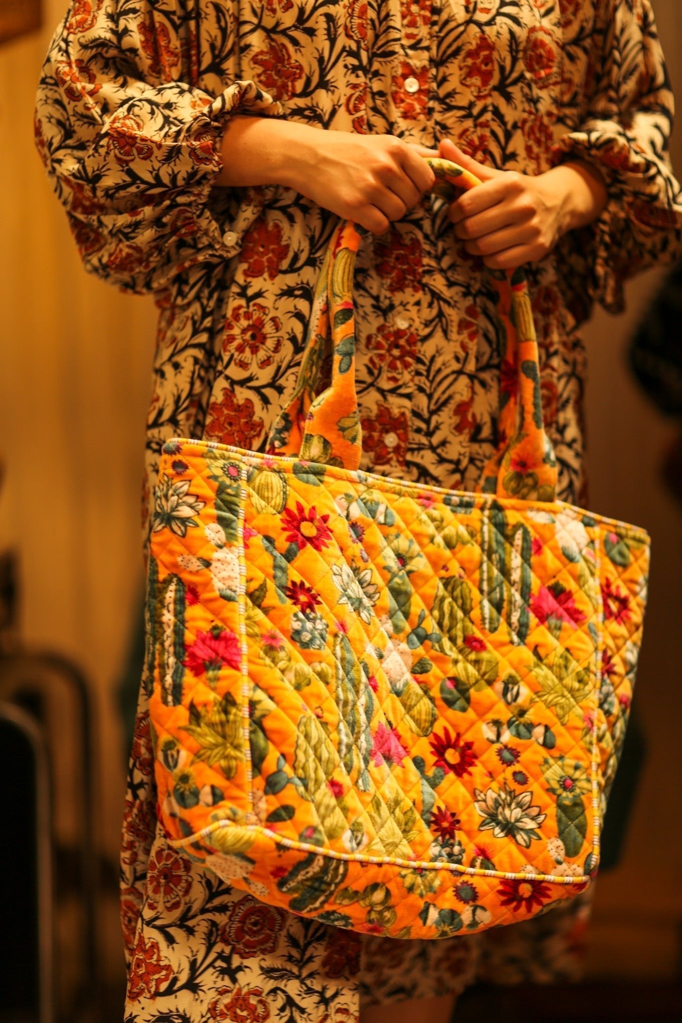 KALI VELVET BAG CACTUS ORANGE M - MOMO STUDIO BERLIN - Berlin Concept Store - sustainable & ethical fashion