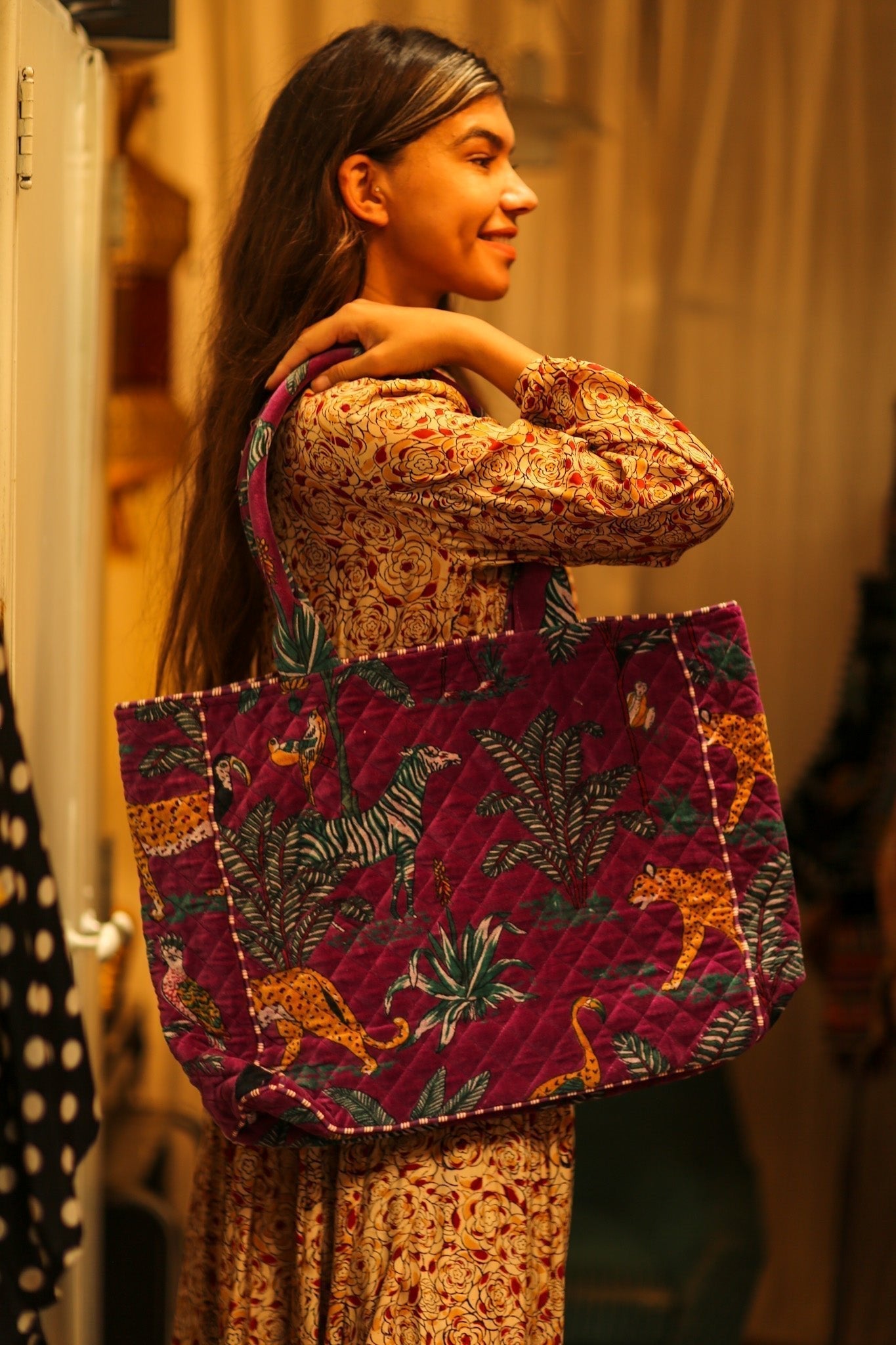 KALI VELVET BAG FUCHSIA SAFARI L - MOMO STUDIO BERLIN - Berlin Concept Store - sustainable & ethical fashion