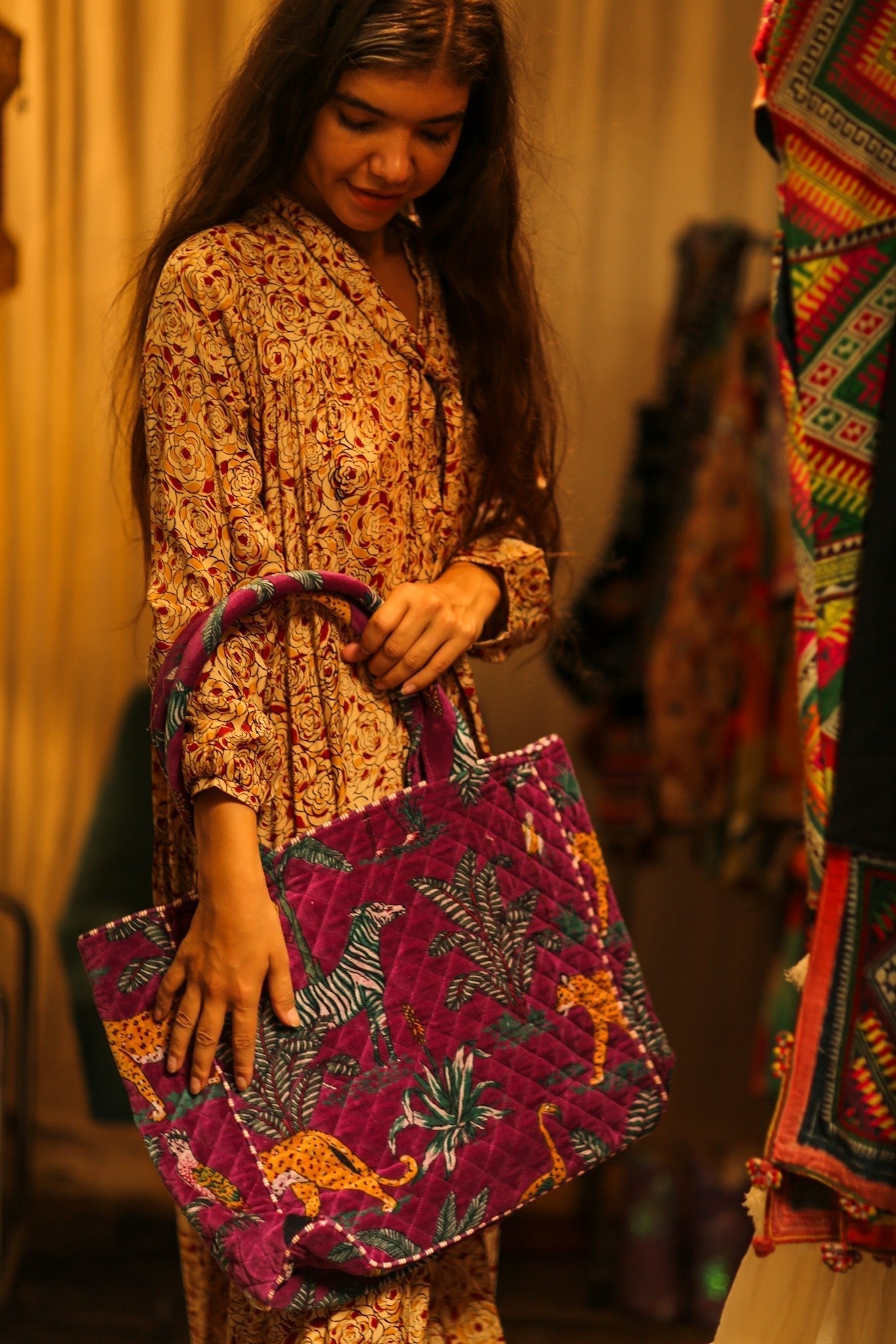 KALI VELVET BAG FUCHSIA SAFARI L - MOMO STUDIO BERLIN - Berlin Concept Store - sustainable & ethical fashion