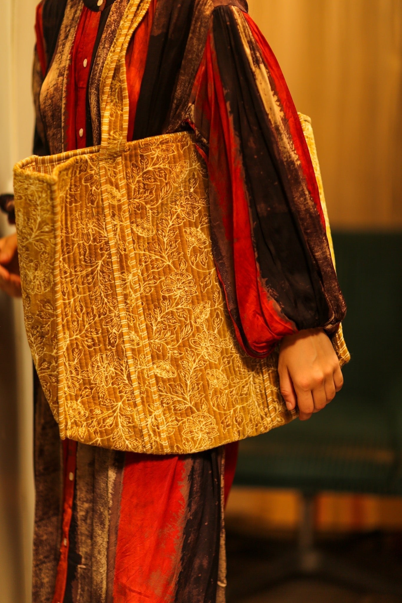 KALI VELVET BAG GOLDEN FLOWER L - MOMO STUDIO BERLIN - Berlin Concept Store - sustainable & ethical fashion