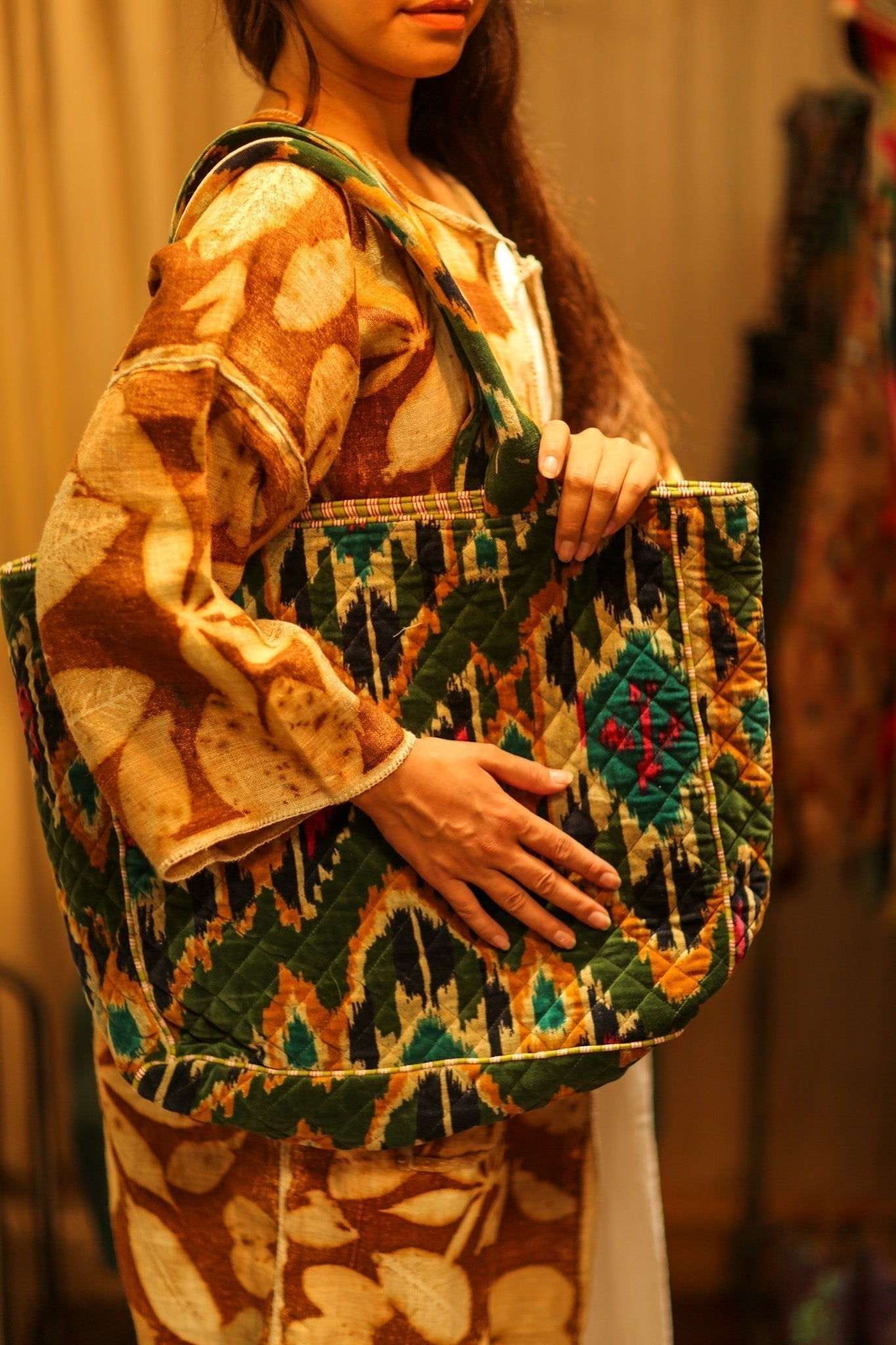 KALI VELVET BAG GREEN L - MOMO STUDIO BERLIN - Berlin Concept Store - sustainable & ethical fashion