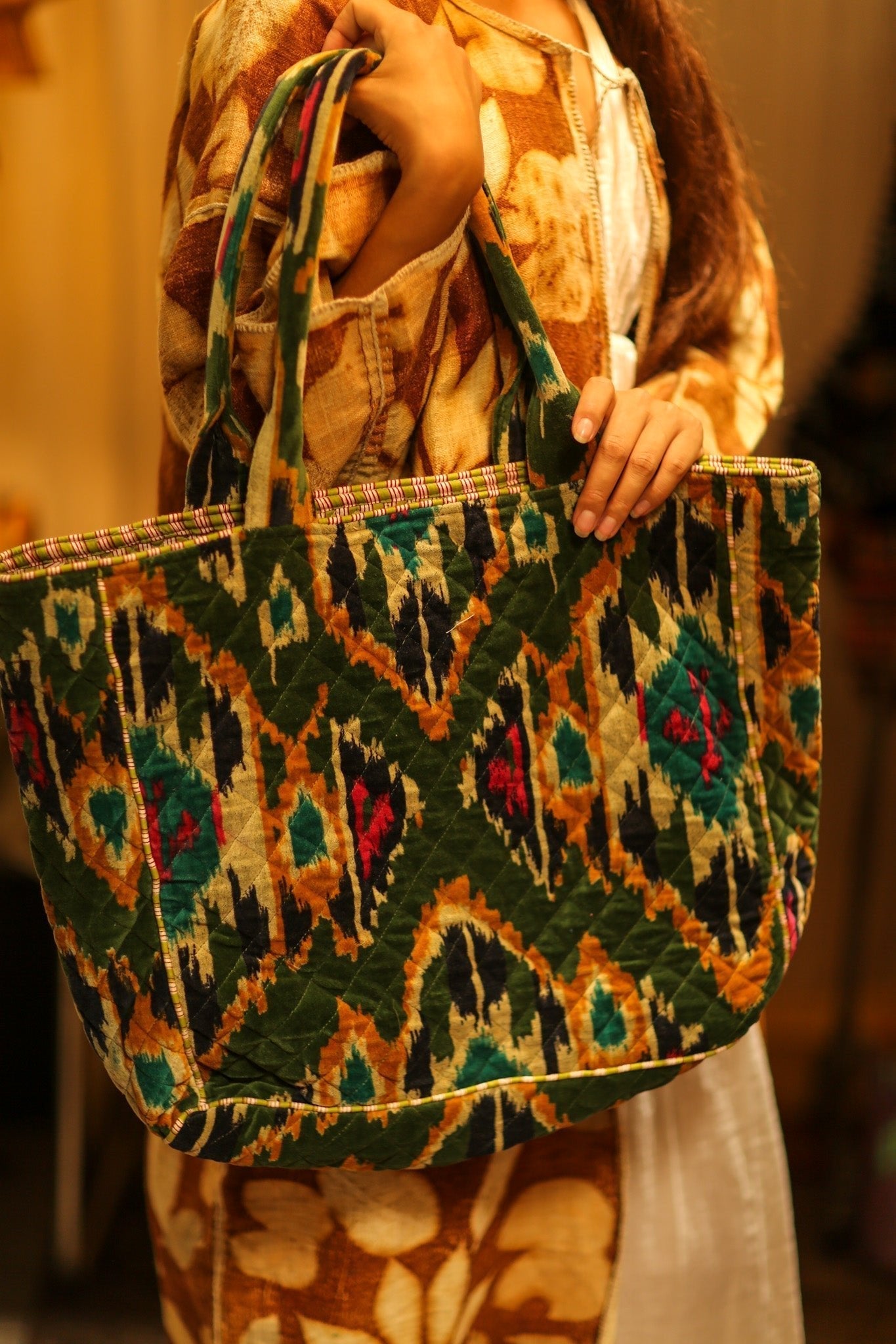 KALI VELVET BAG GREEN L - MOMO STUDIO BERLIN - Berlin Concept Store - sustainable & ethical fashion