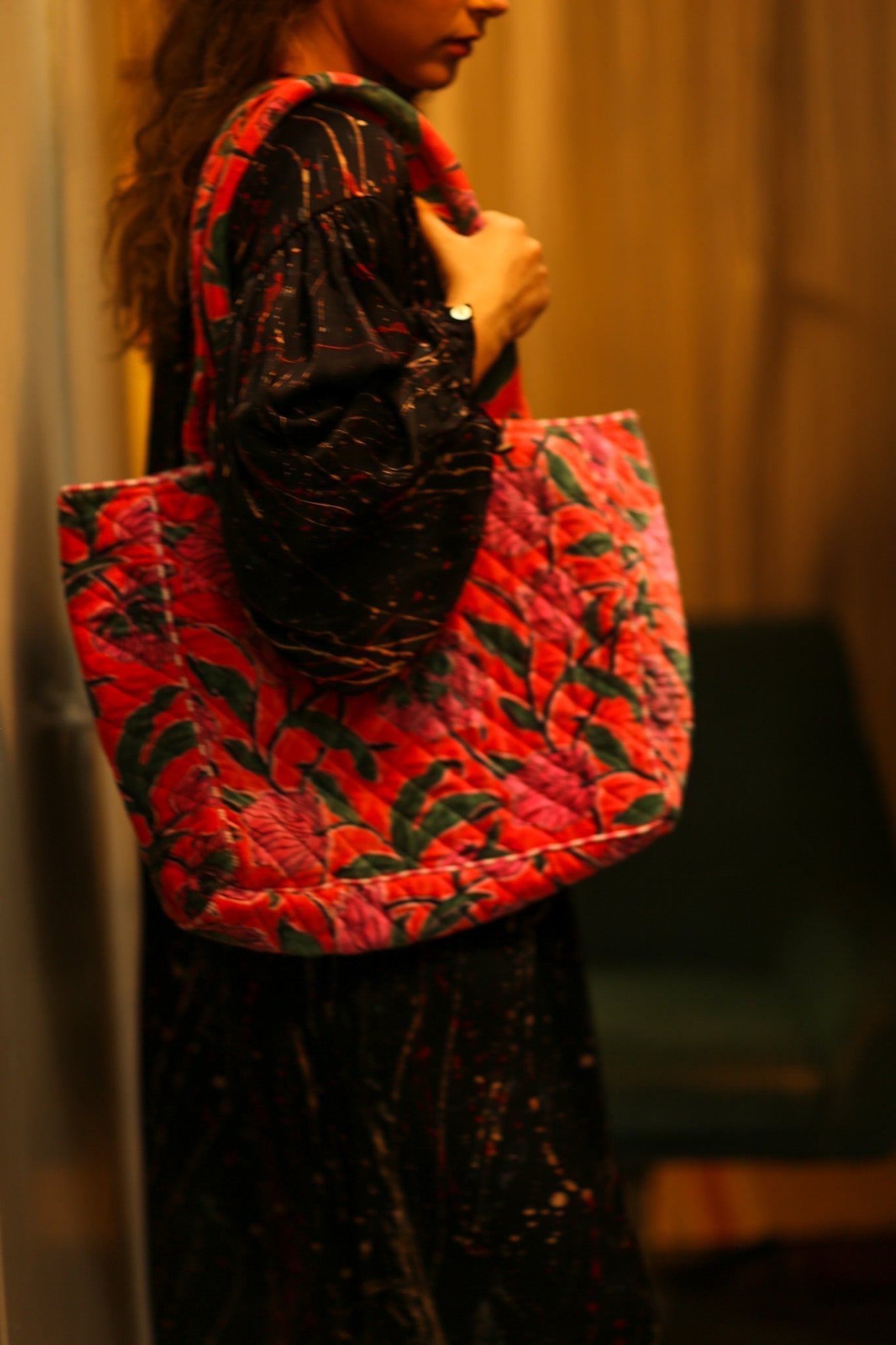 KALI VELVET BAG STRAWBERRY FLORAL M - MOMO STUDIO BERLIN - Berlin Concept Store - sustainable & ethical fashion