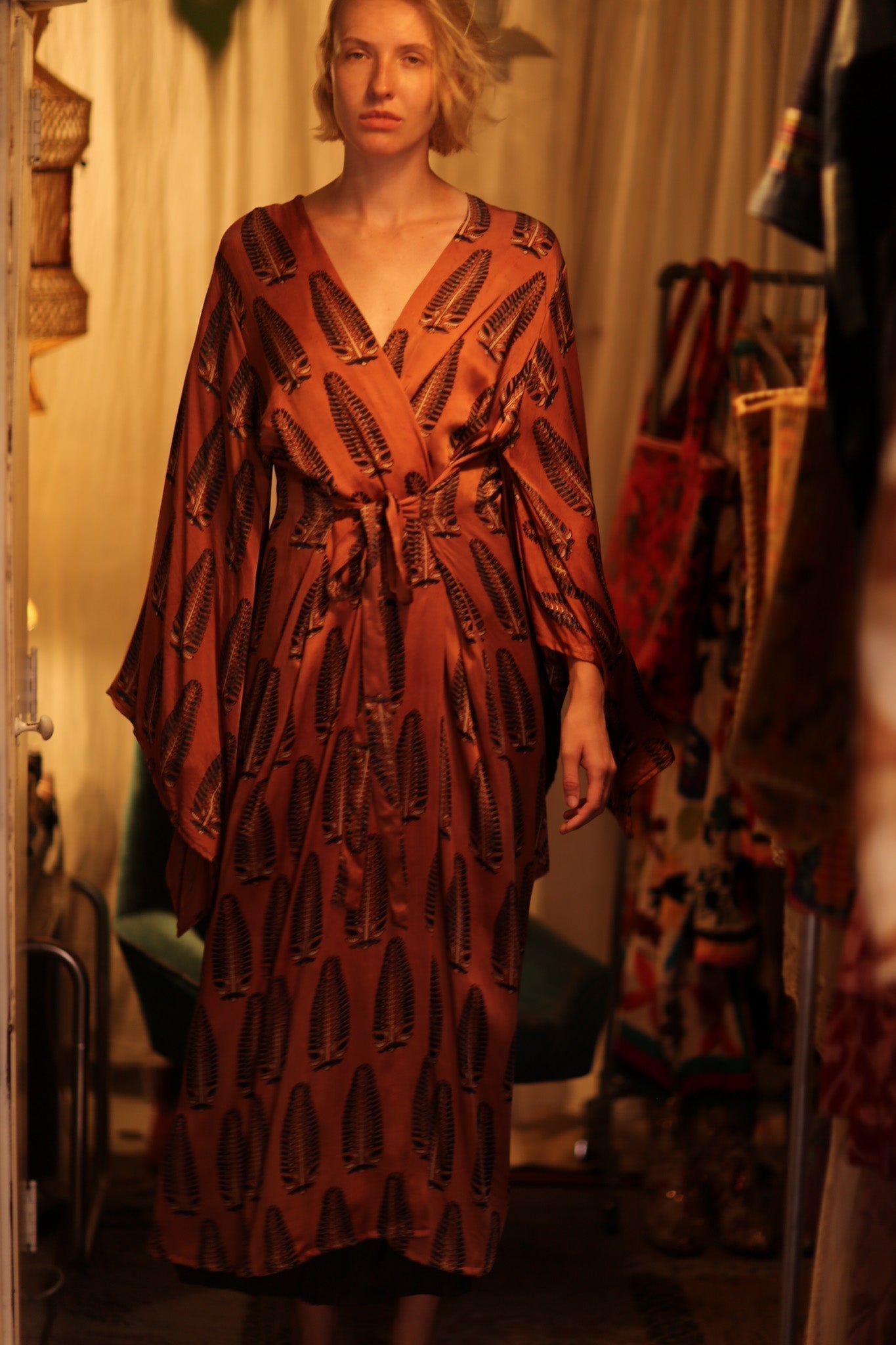 PINA SILK KIMONO BROWN FEATHER - MOMO STUDIO BERLIN - Berlin Concept Store - sustainable & ethical fashion