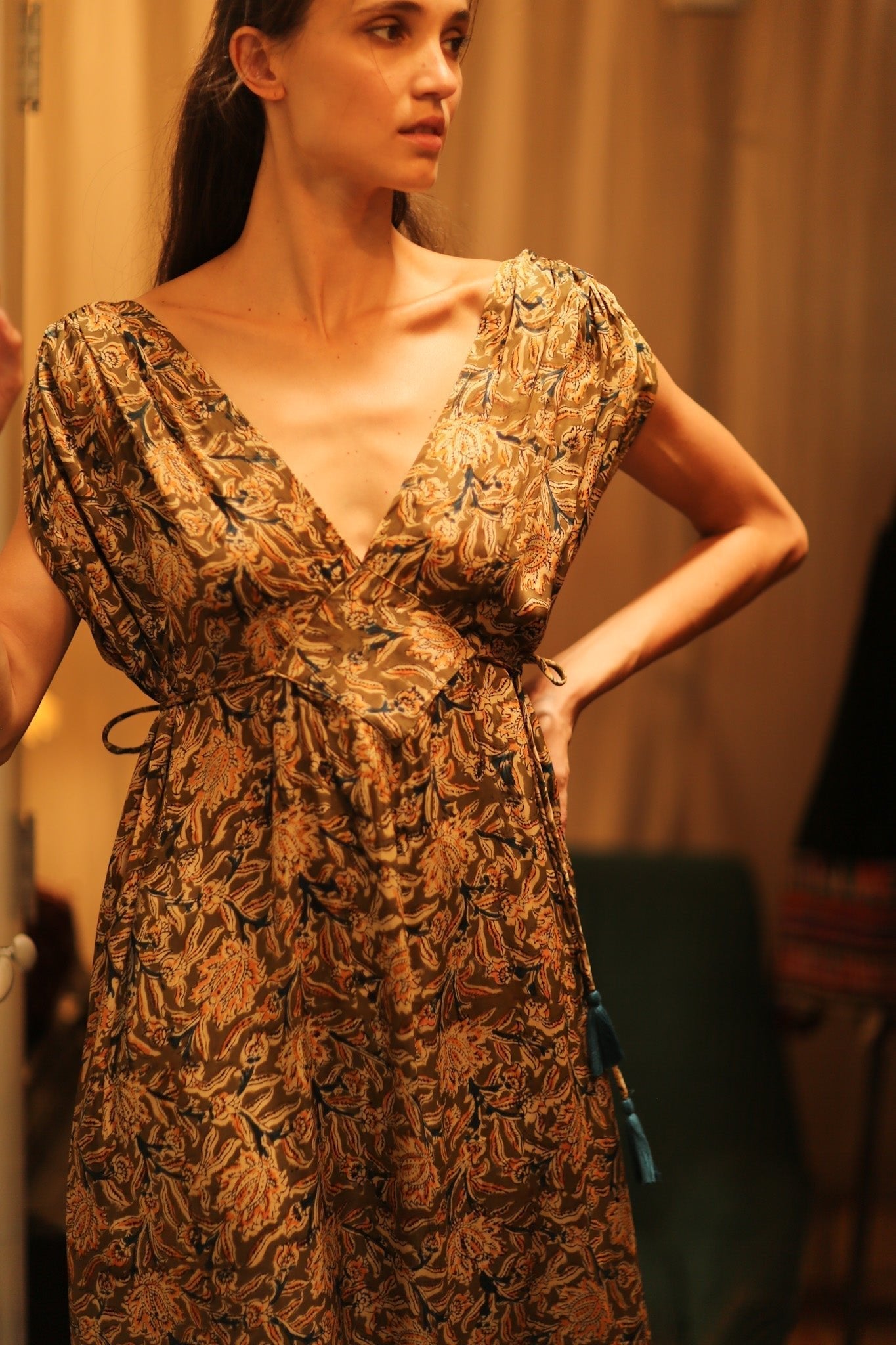 VICTORIA SILK DRESS CARNIVORE COFFEE - MOMO STUDIO BERLIN - Berlin Concept Store - sustainable & ethical fashion