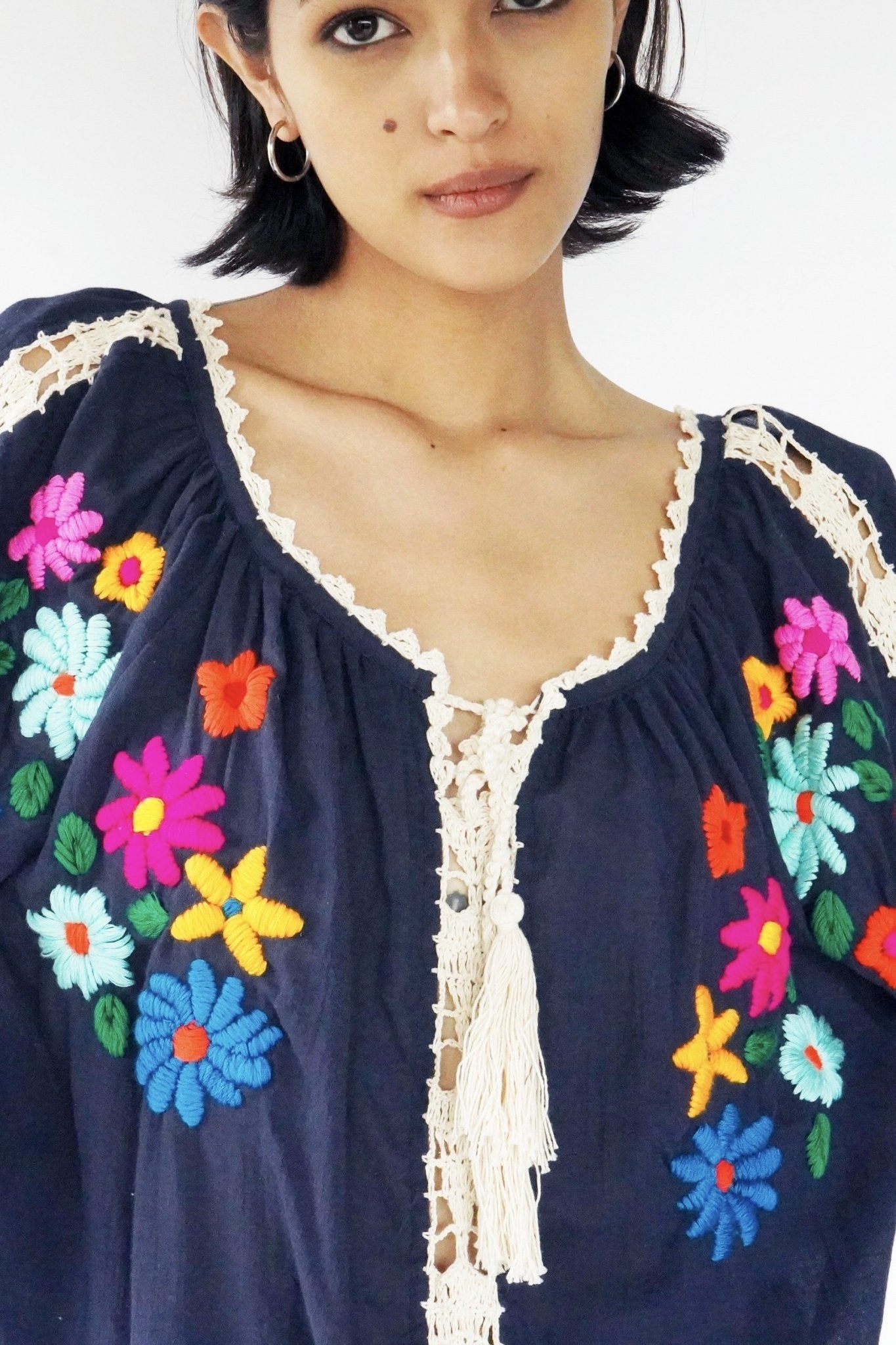 HAND EMBROIDERED CROCHET TOP LISA MOMO NEW YORK