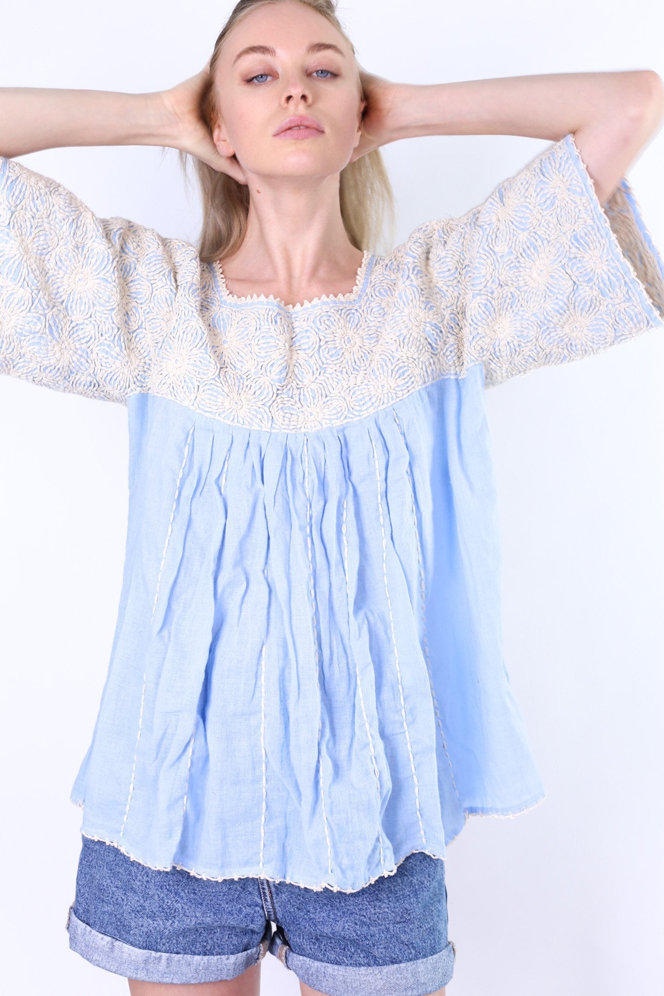 HAND EMBROIDERED TOP DEBORAH MOMO NEW YORK