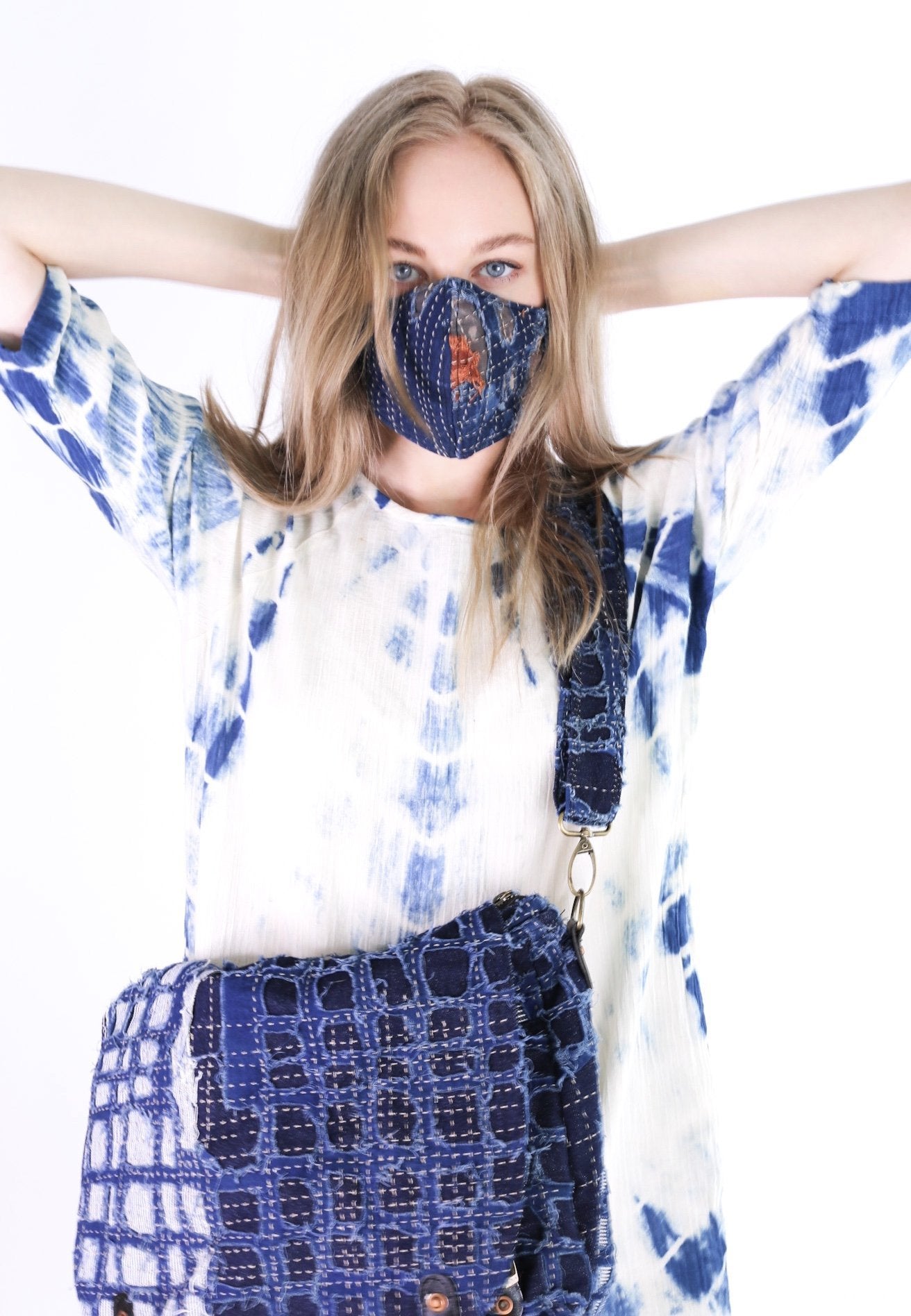 INDIGO PATCHWORK MESSENGER BAG PILUN MOMO NEW YORK
