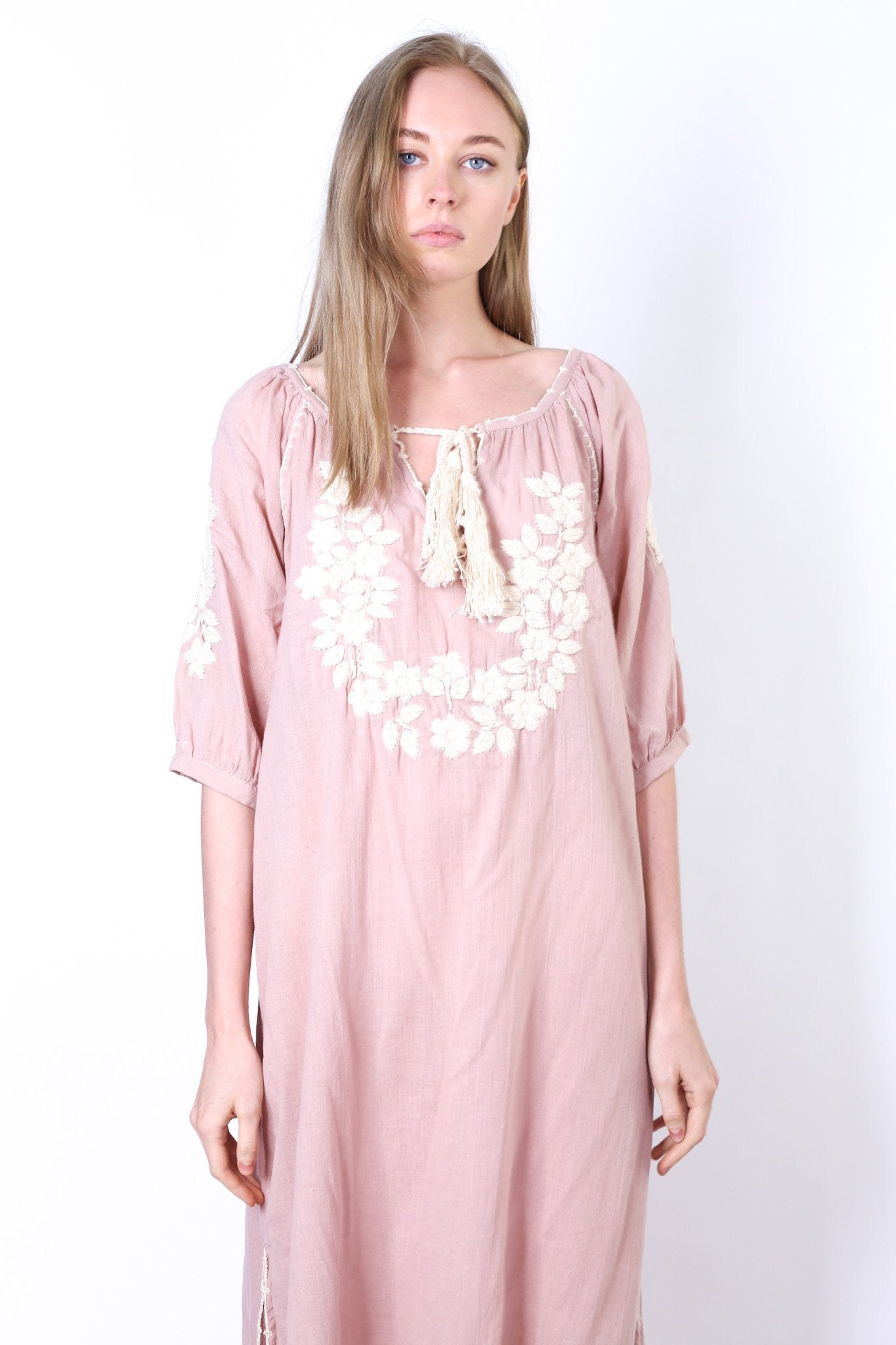 STAYCATION EMBROIDERED HALF SLEEVE KAFTAN DRESS ELLA - MOMO NEW YORK