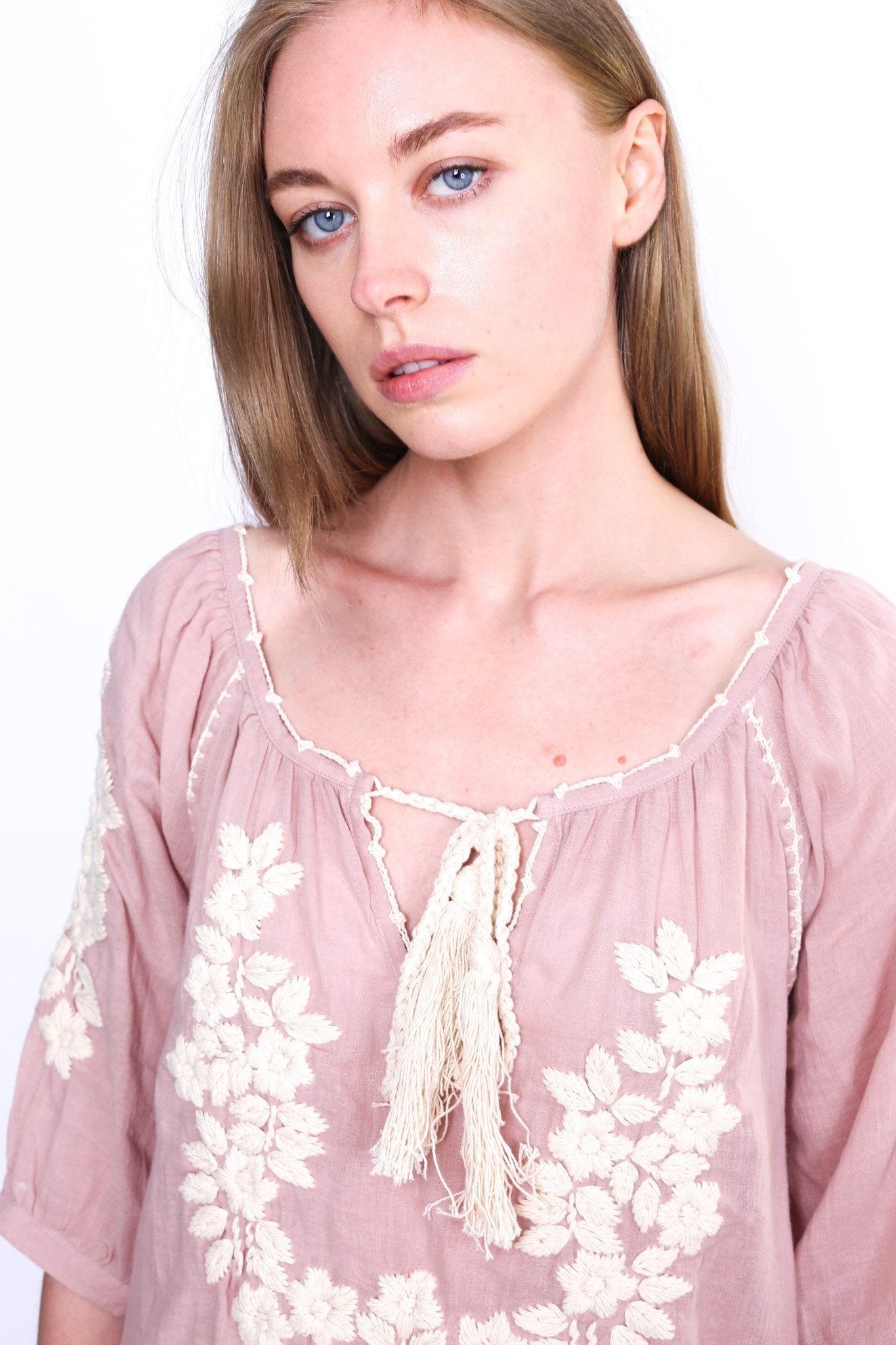 STAYCATION EMBROIDERED HALF SLEEVE KAFTAN DRESS ELLA - MOMO NEW YORK
