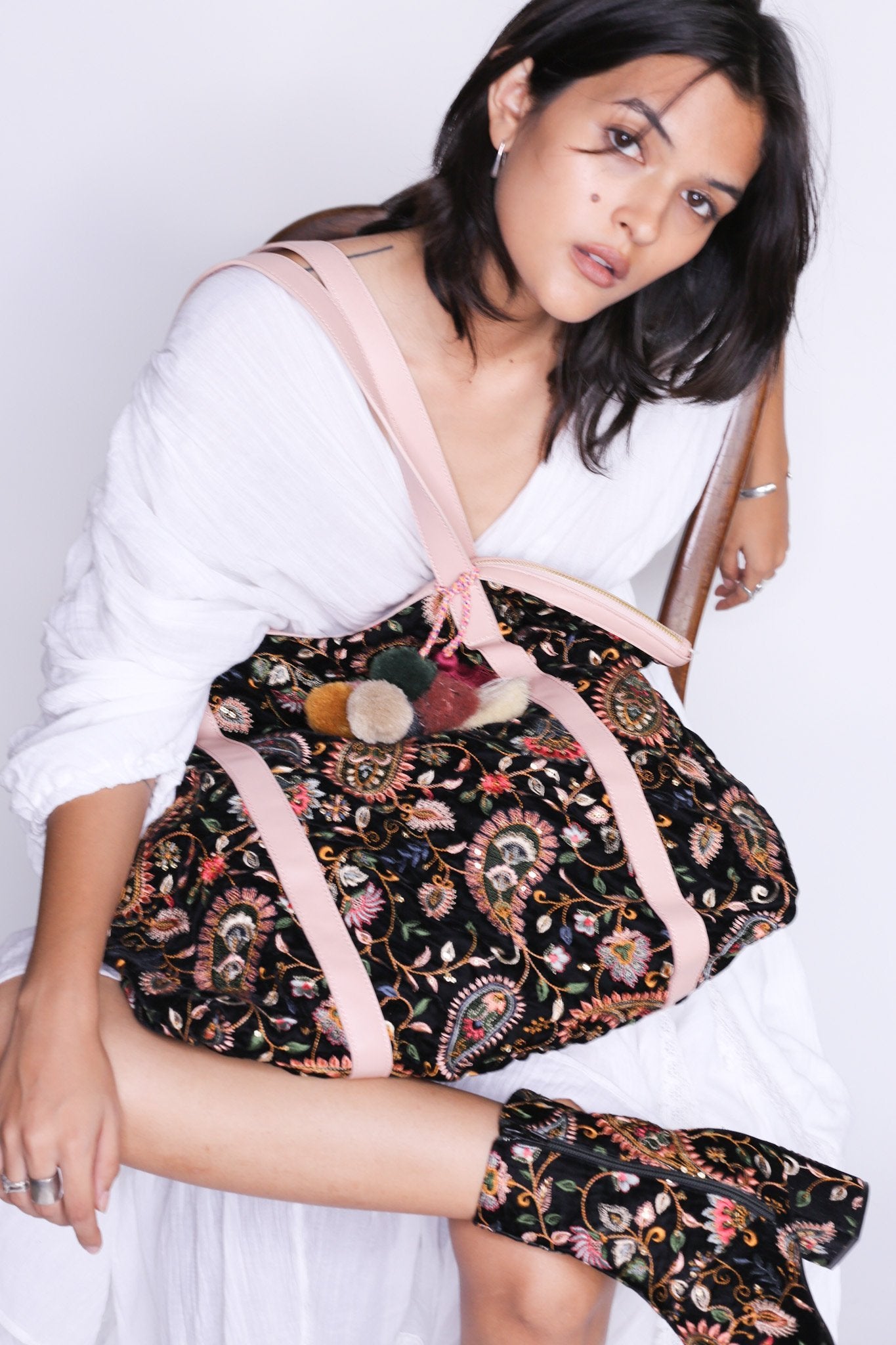 VELVET EMBROIDERED TOTE AGY MOMO NEW YORK