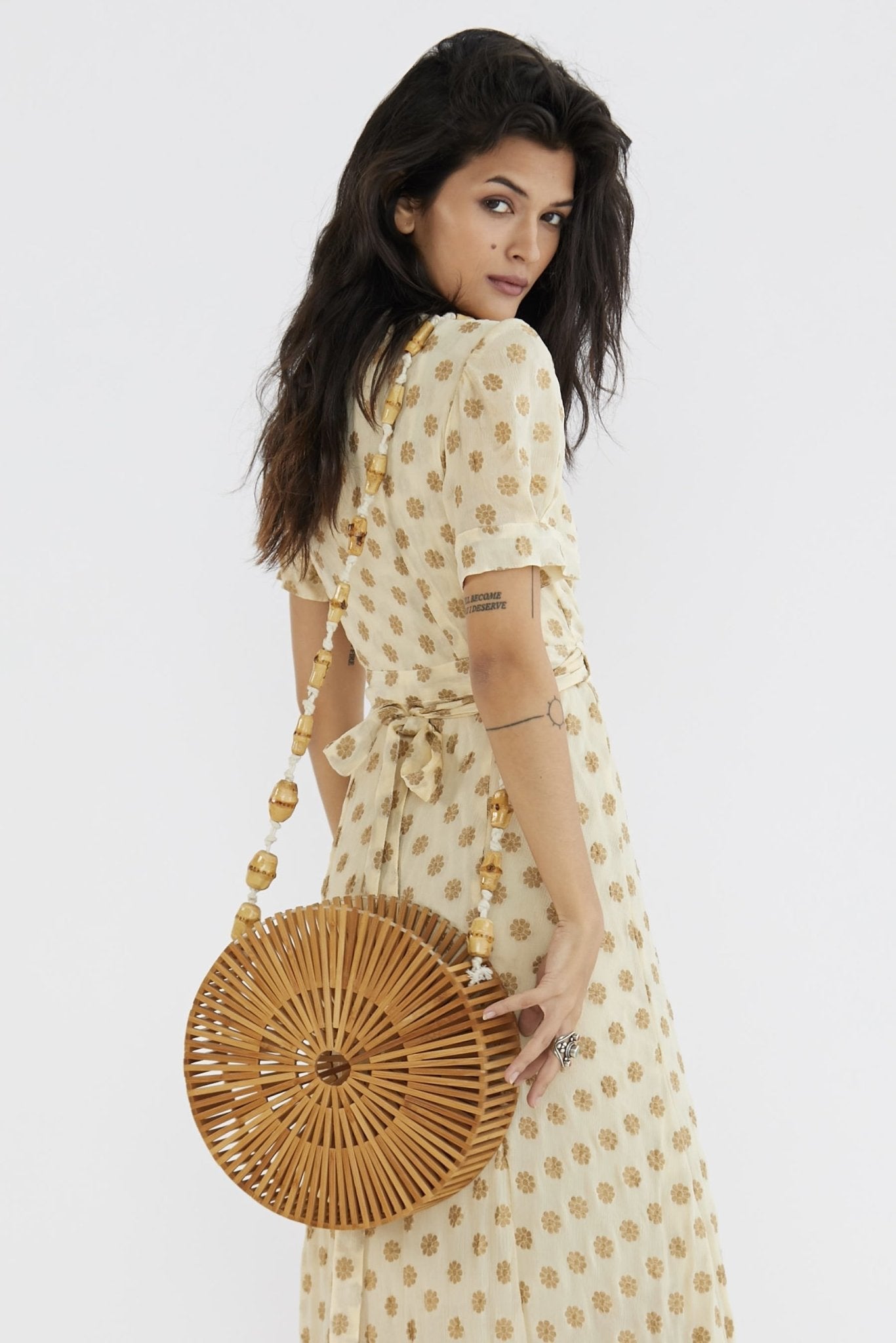 WOODEN ROUND SHOULDER BAG KARINA MOMO NEW YORK