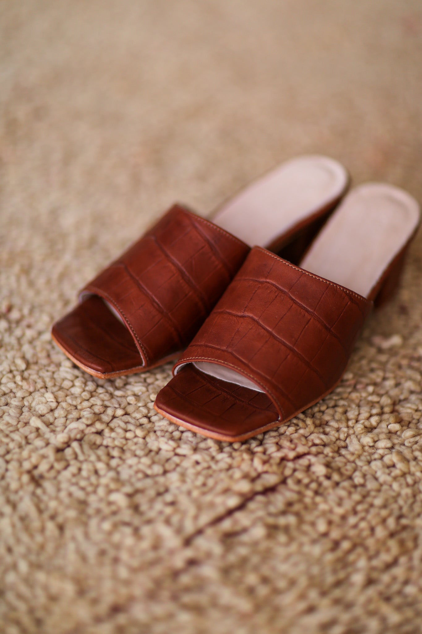 BROWN CROC EMBOSSED HEELED MULES PATTI - MOMO STUDIO BERLIN - Berlin Concept Store - sustainable & ethical fashion
