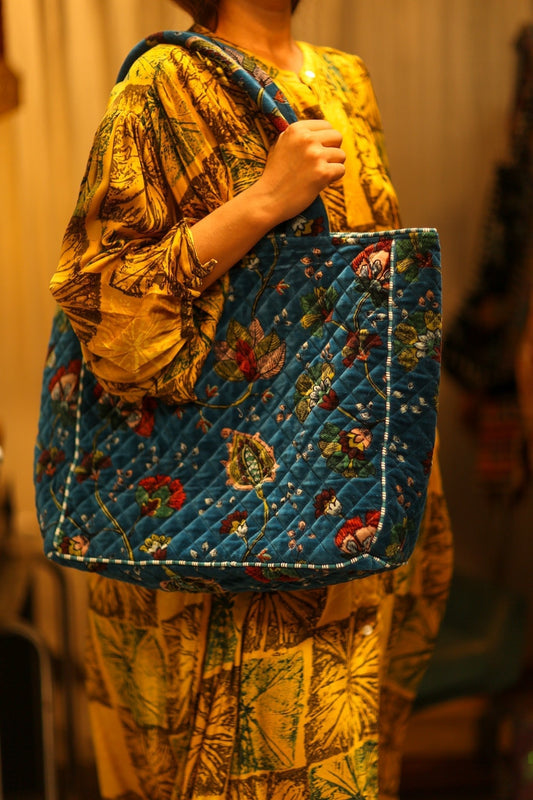 KALI VELVET BAG BLUE FLORAL L - MOMO STUDIO BERLIN - Berlin Concept Store - sustainable & ethical fashion