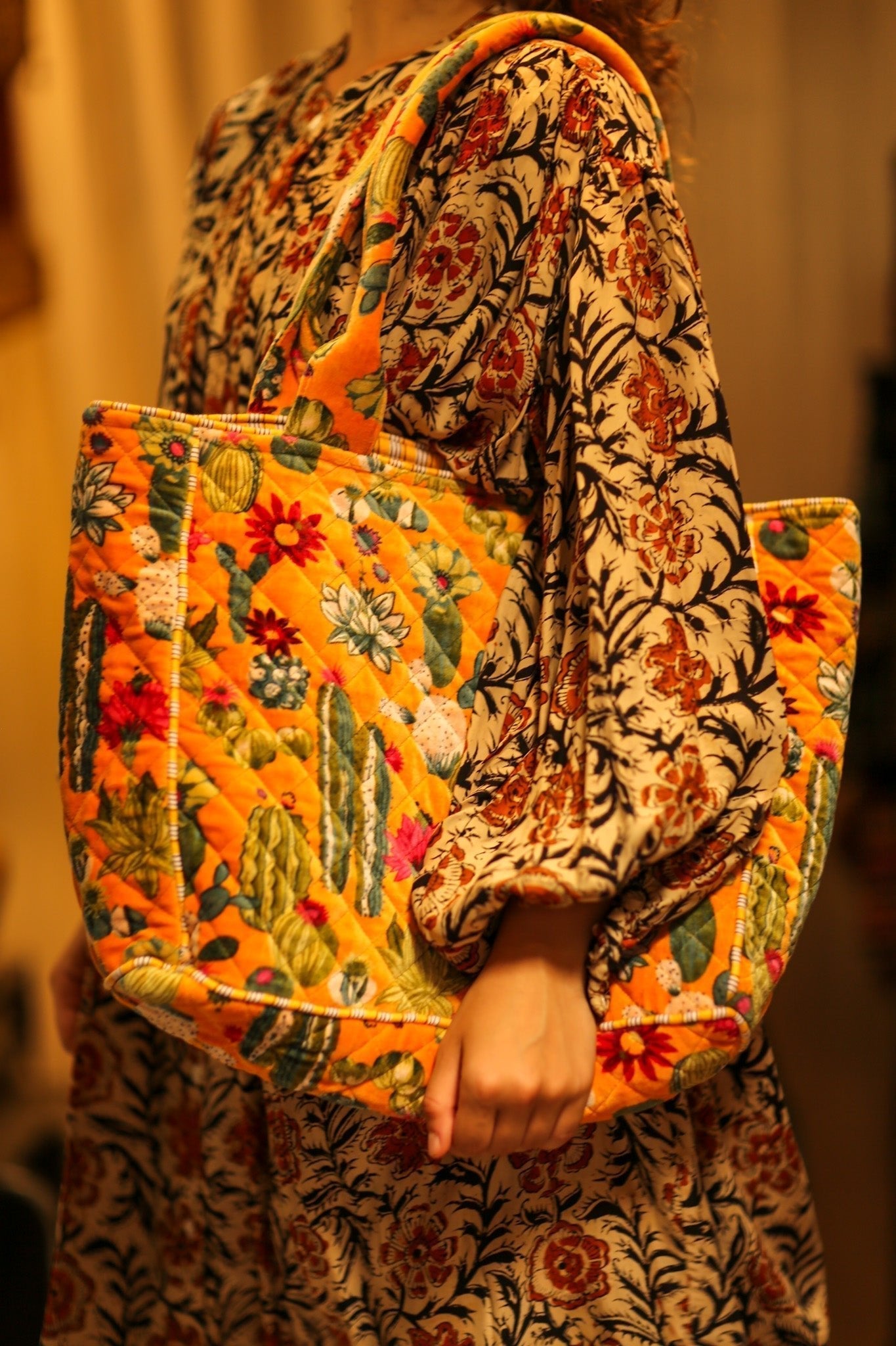 KALI VELVET BAG CACTUS ORANGE M - MOMO STUDIO BERLIN - Berlin Concept Store - sustainable & ethical fashion