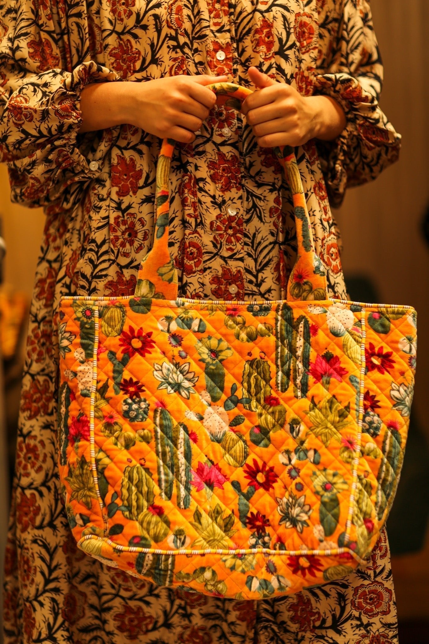 KALI VELVET BAG CACTUS ORANGE M - MOMO STUDIO BERLIN - Berlin Concept Store - sustainable & ethical fashion