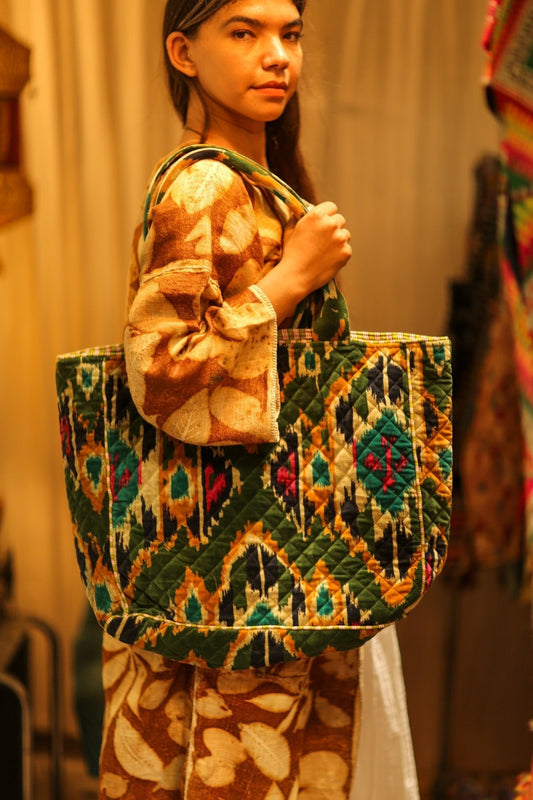 KALI VELVET BAG GREEN L - MOMO STUDIO BERLIN - Berlin Concept Store - sustainable & ethical fashion