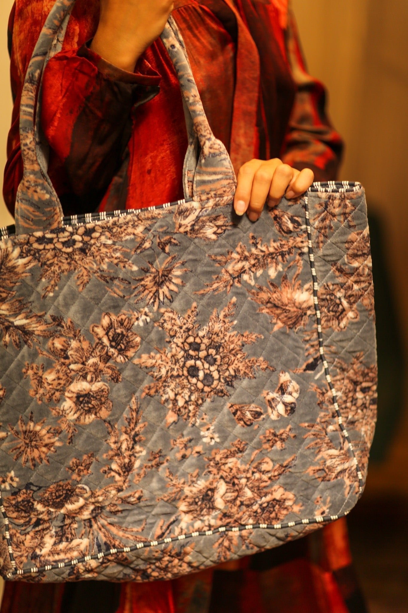 KALI VELVET BAG ROMANTIC GREY L - MOMO STUDIO BERLIN - Berlin Concept Store - sustainable & ethical fashion