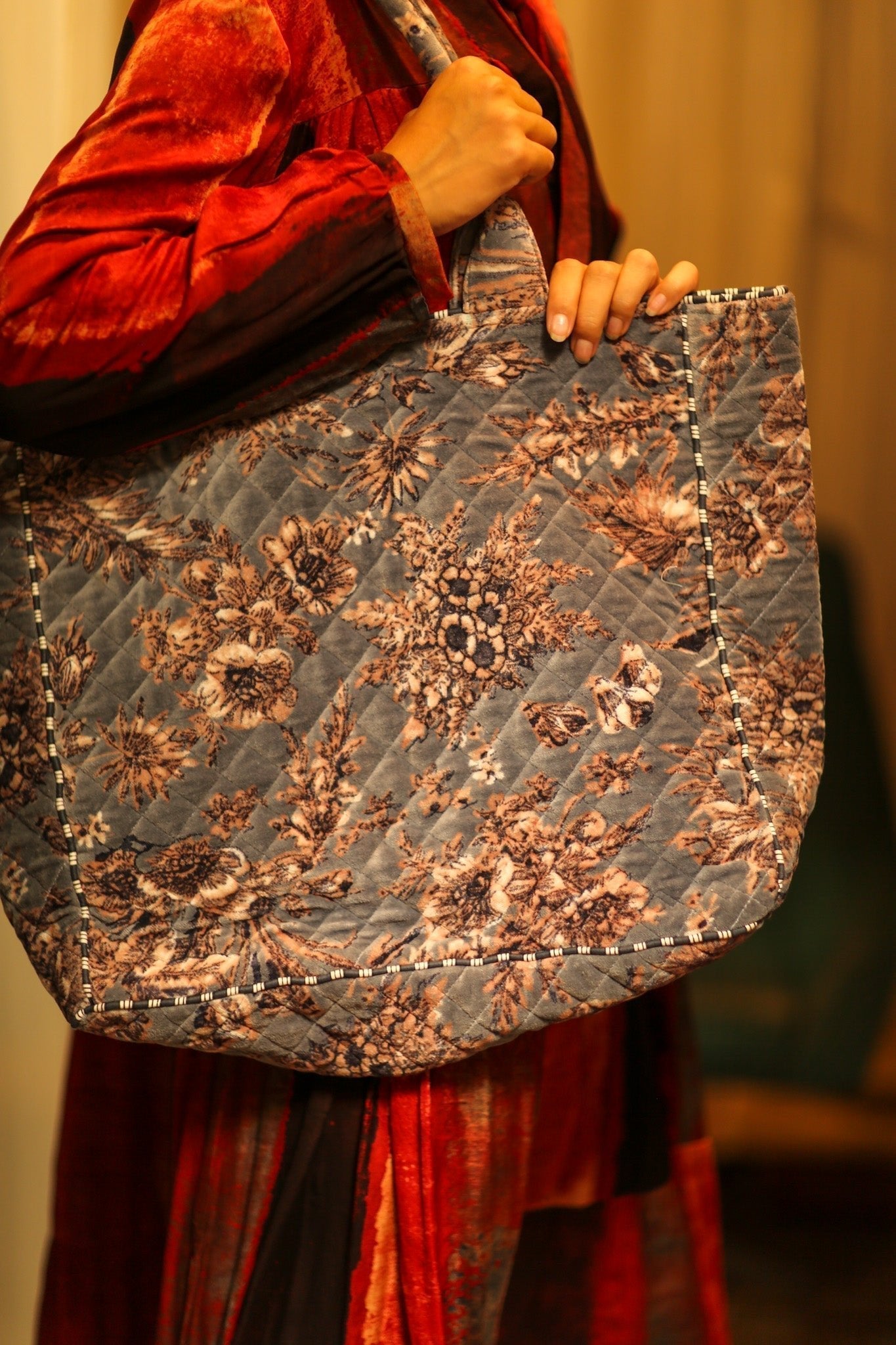 KALI VELVET BAG ROMANTIC GREY L - MOMO STUDIO BERLIN - Berlin Concept Store - sustainable & ethical fashion