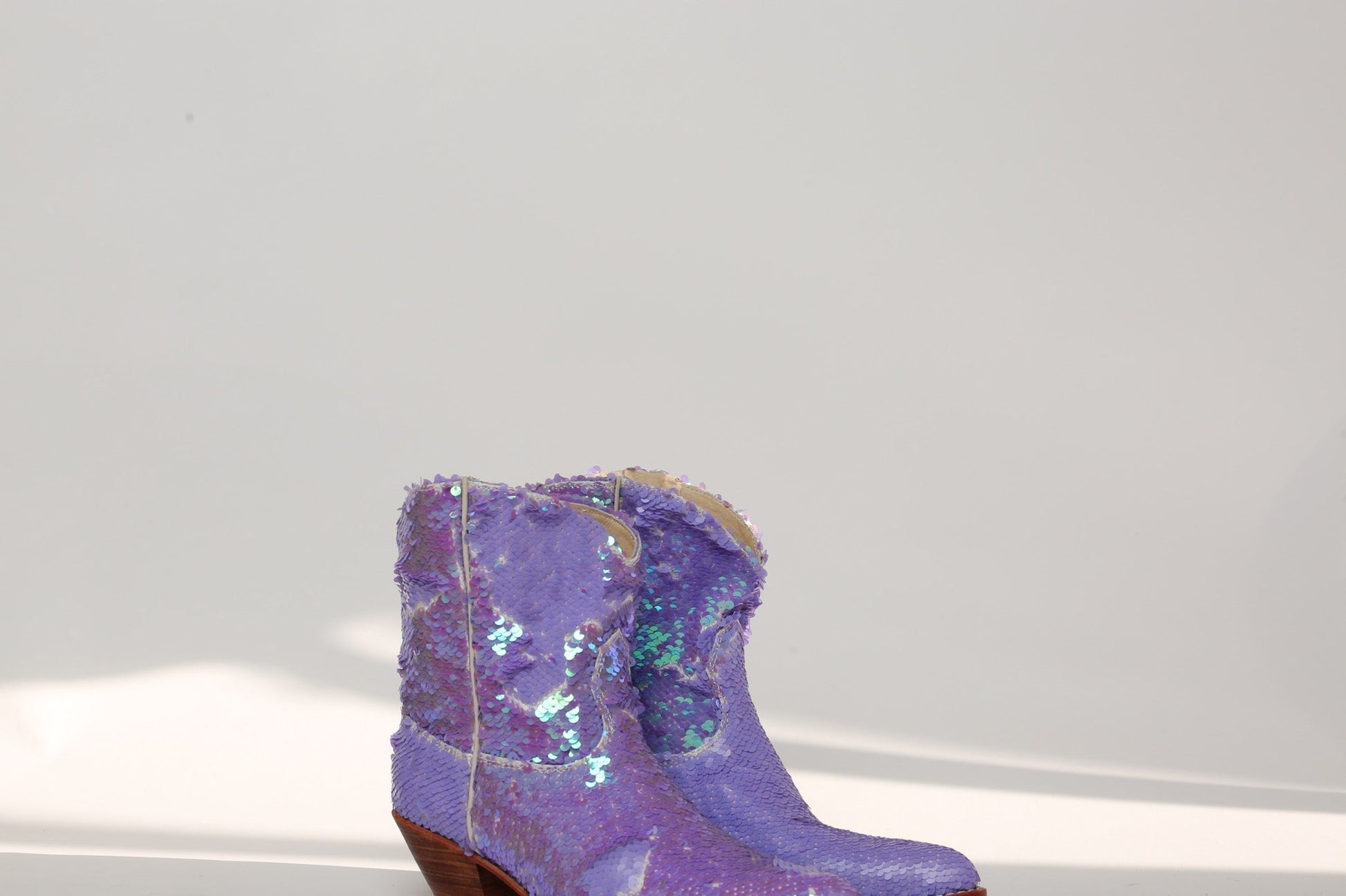 LILAC SEQUINS EMBROIDERED COWBOY ANKLE BOOTS - MOMO STUDIO BERLIN - Berlin Concept Store - sustainable & ethical fashion