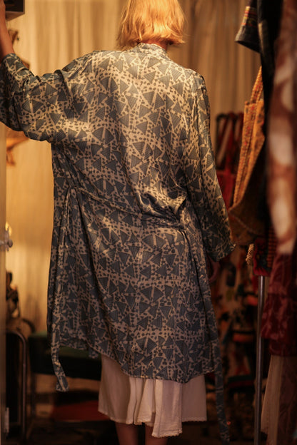 OLIVIA SILK KIMONO GEOMETRIC BLUE - MOMO STUDIO BERLIN - Berlin Concept Store - sustainable & ethical fashion