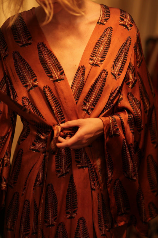 PINA SILK KIMONO BROWN FEATHER - MOMO STUDIO BERLIN - Berlin Concept Store - sustainable & ethical fashion