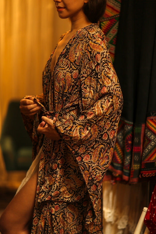 PINA SILK KIMONO CARNIVORE BLACK - MOMO STUDIO BERLIN - Berlin Concept Store - sustainable & ethical fashion