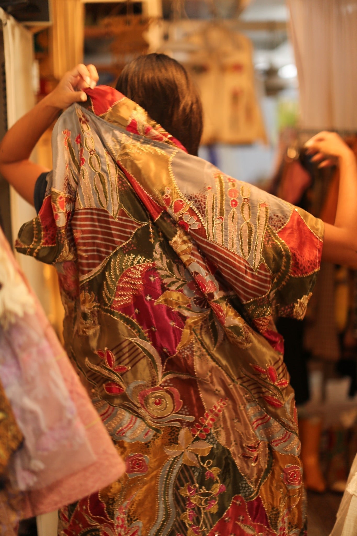 SILK EMBROIDERED KIMONO WINNI - MOMO STUDIO BERLIN - Berlin Concept Store - sustainable & ethical fashion