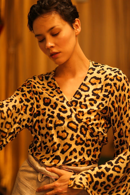 SILK WRAP TOP AURELIA LIGHT LEOPARD - MOMO STUDIO BERLIN - Berlin Concept Store - sustainable & ethical fashion