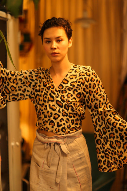 SILK WRAP TOP AURELIA LIGHT LEOPARD - MOMO STUDIO BERLIN - Berlin Concept Store - sustainable & ethical fashion