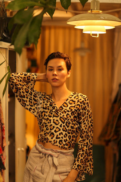 SILK WRAP TOP AURELIA LIGHT LEOPARD - MOMO STUDIO BERLIN - Berlin Concept Store - sustainable & ethical fashion
