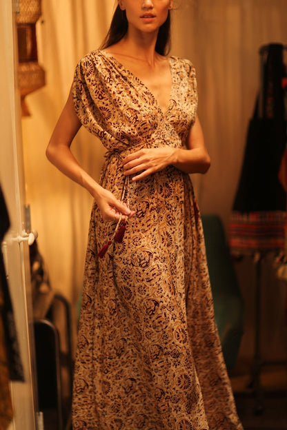 VICTORIA SILK DRESS CIRCUS BEIGE - MOMO STUDIO BERLIN - Berlin Concept Store - sustainable & ethical fashion