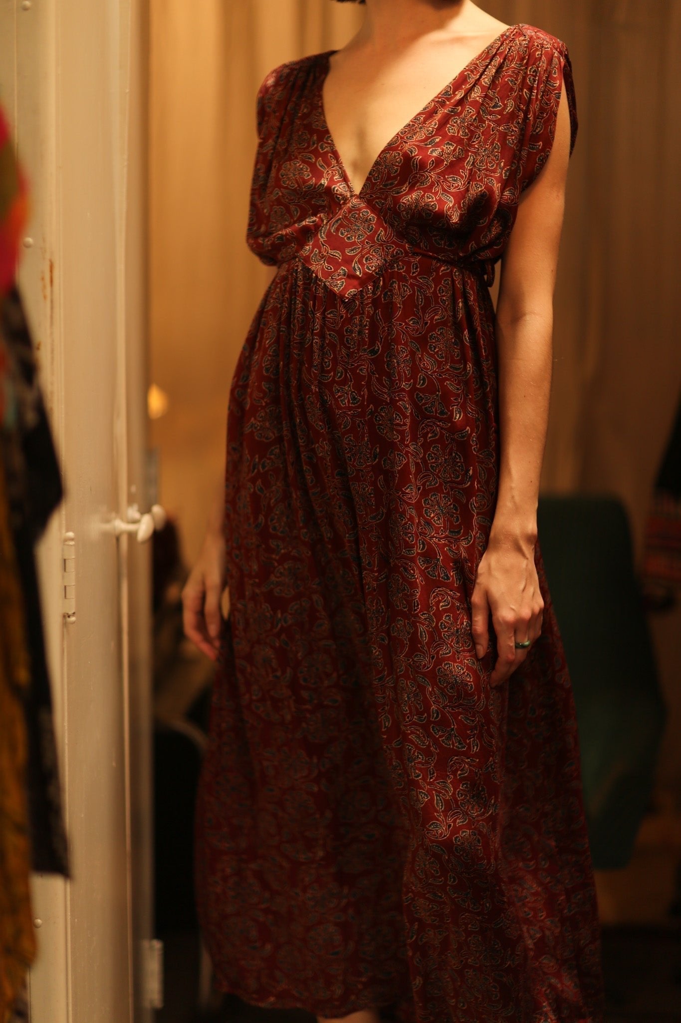 VICTORIA SILK DRESS FLORAL DECO BURGUNDY - MOMO STUDIO BERLIN - Berlin Concept Store - sustainable & ethical fashion