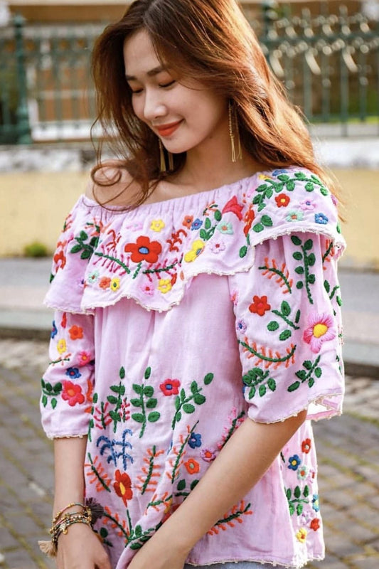 CUTE HAND EMBROIDERED SUMMER TOP SARAH MOMO NEW YORK
