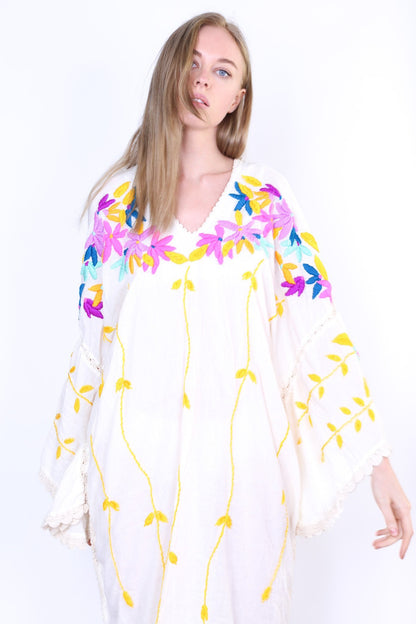 DON’T WANT SUMMER TO END EMBROIDERED KAFTAN KYRA - MOMO NEW YORK