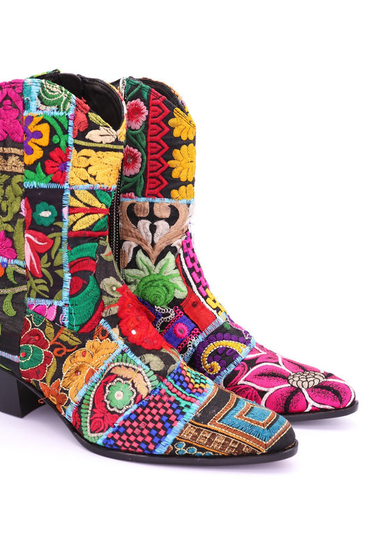 EMBROIDERED PATCHWORK BOOTS GINALYN (BLACK) - MOMO NEW YORK